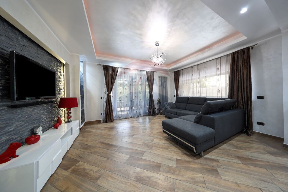 Conac, proprietate unica, in mijlocul naturii, Sacele!