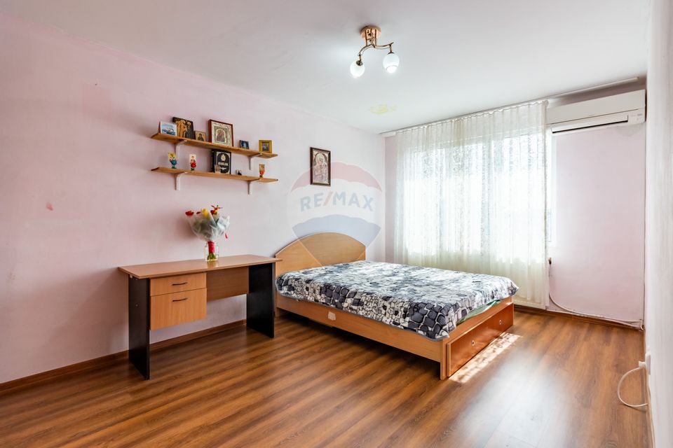 Apartament cu 3 camere de vânzare în zona Titan