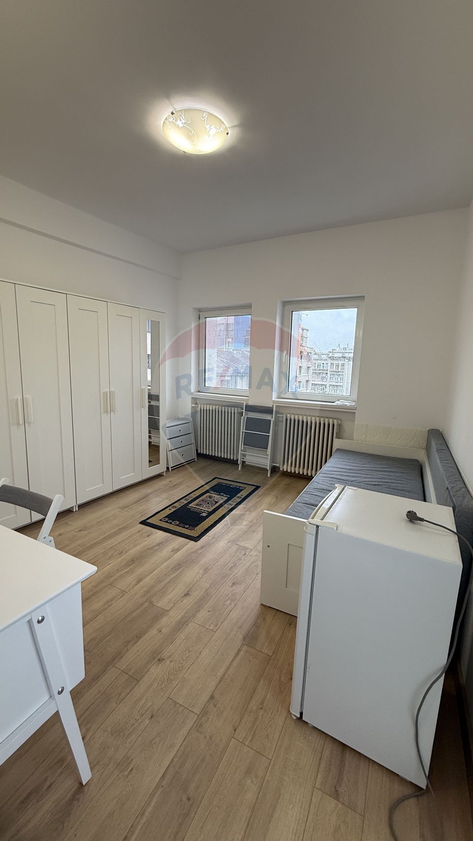 De inchiriat! Garsoniera la Universitate