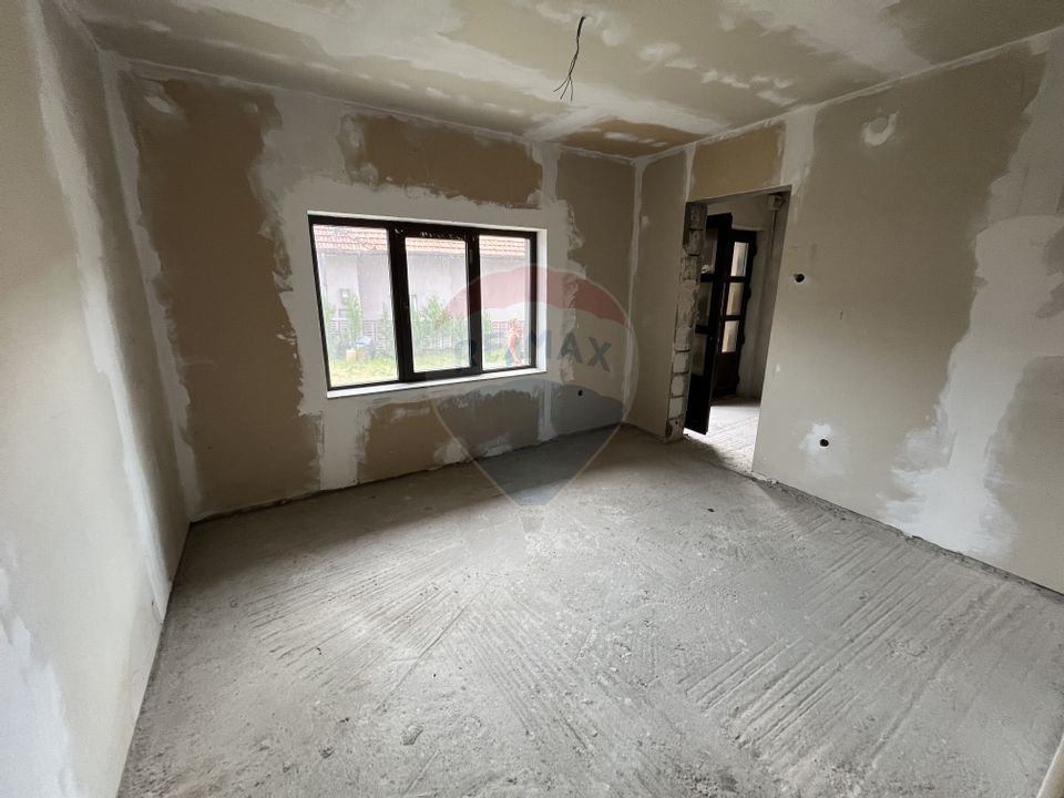 Casă de vânzare în Câmpulung la preț de apartament.