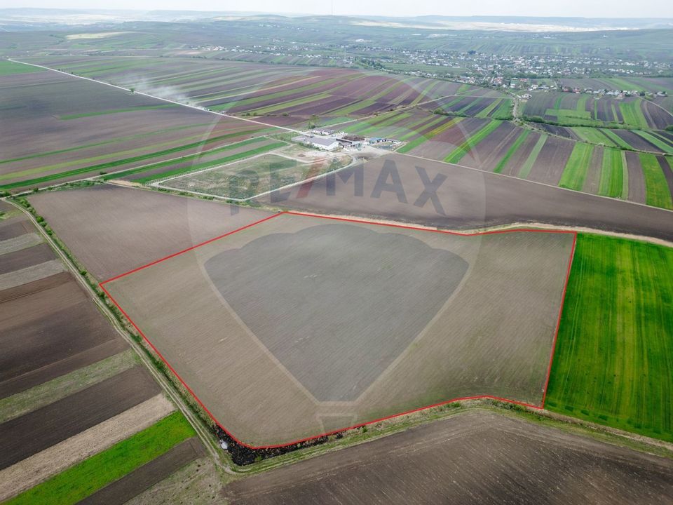 Teren 86,000mp Suceava / DN 17