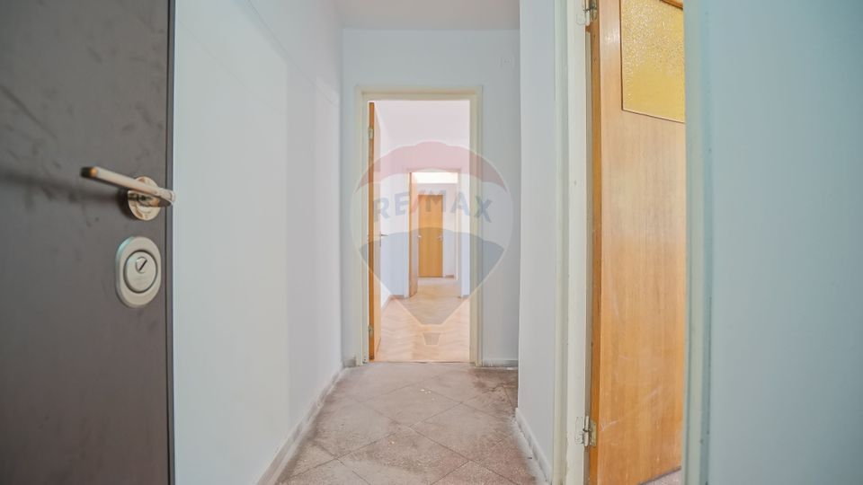 Apartament cu 3 camere de vânzare în Centrul Civic, B-dul Victoriei