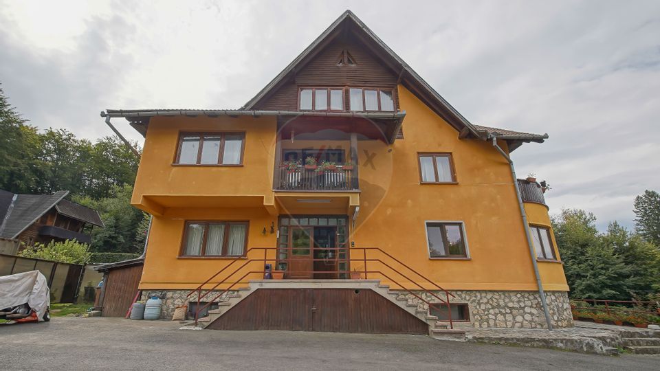 Vilă 12 camere  1.091 mp construiți Poiana Brașov