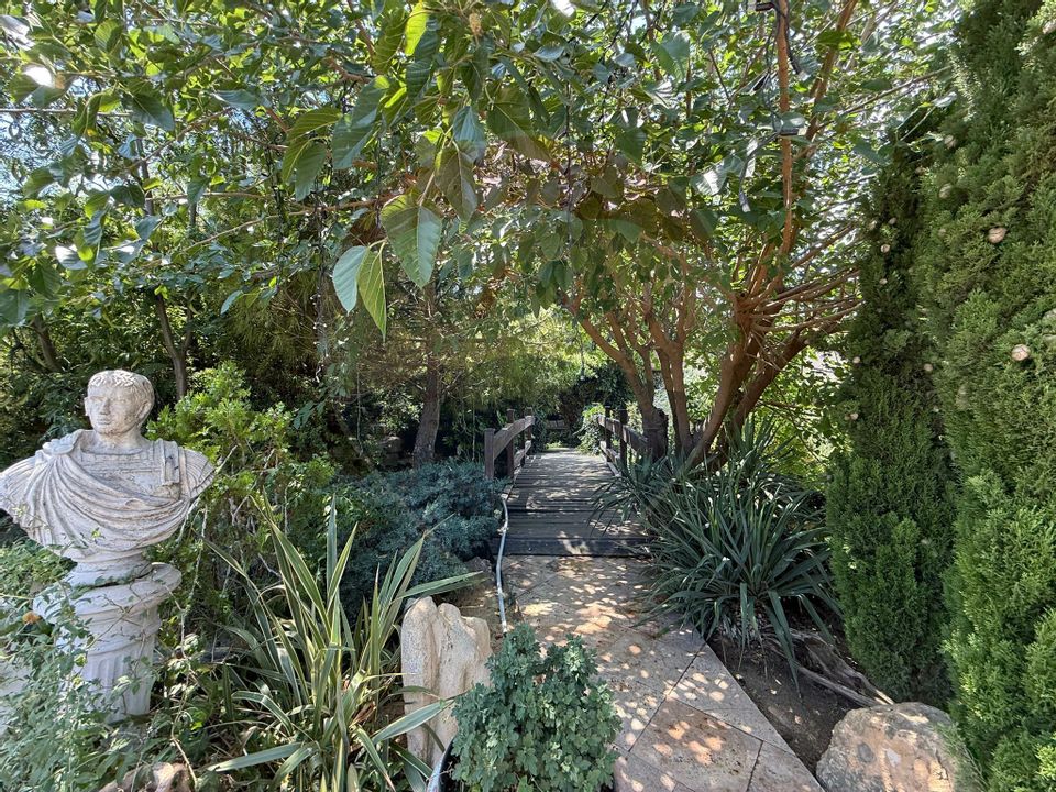 Vila cu piscina si teren 2350mp de vanzare in Mamaia Sat