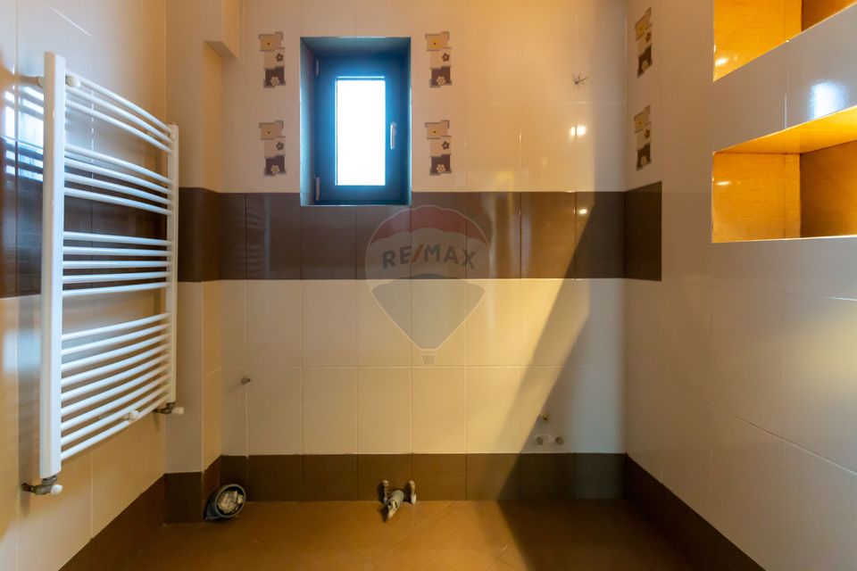 10 room House / Villa for sale, Serbanesti area
