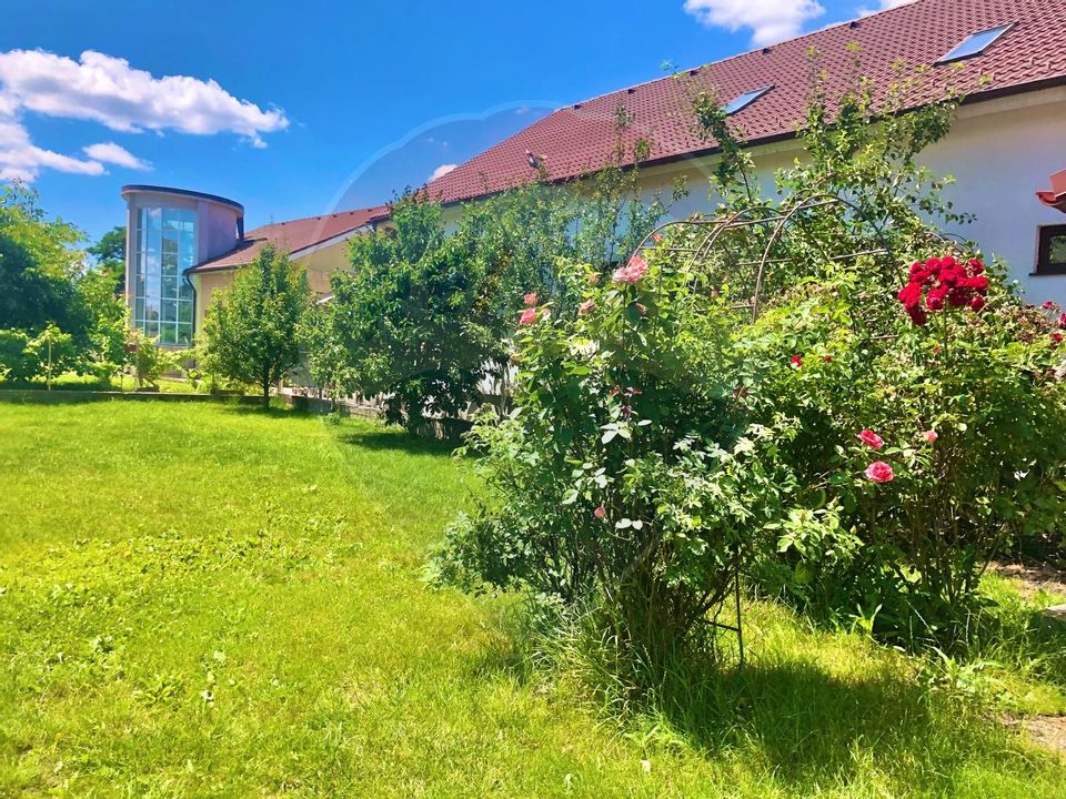 De vanzare casa cu 8 camere in cartierul Poiana, orasul Turda.