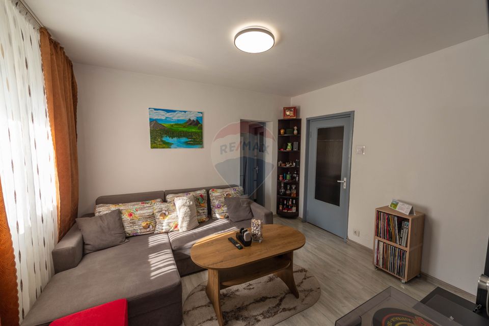 Apartament semidecomandat cu 2 camere de vanzare str Becatei Salajan