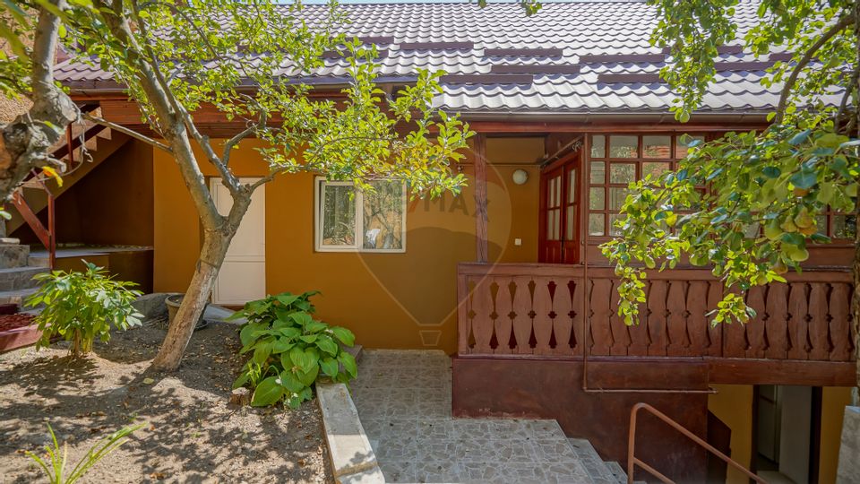 Detached house for sale in Șcheii Brașovului!