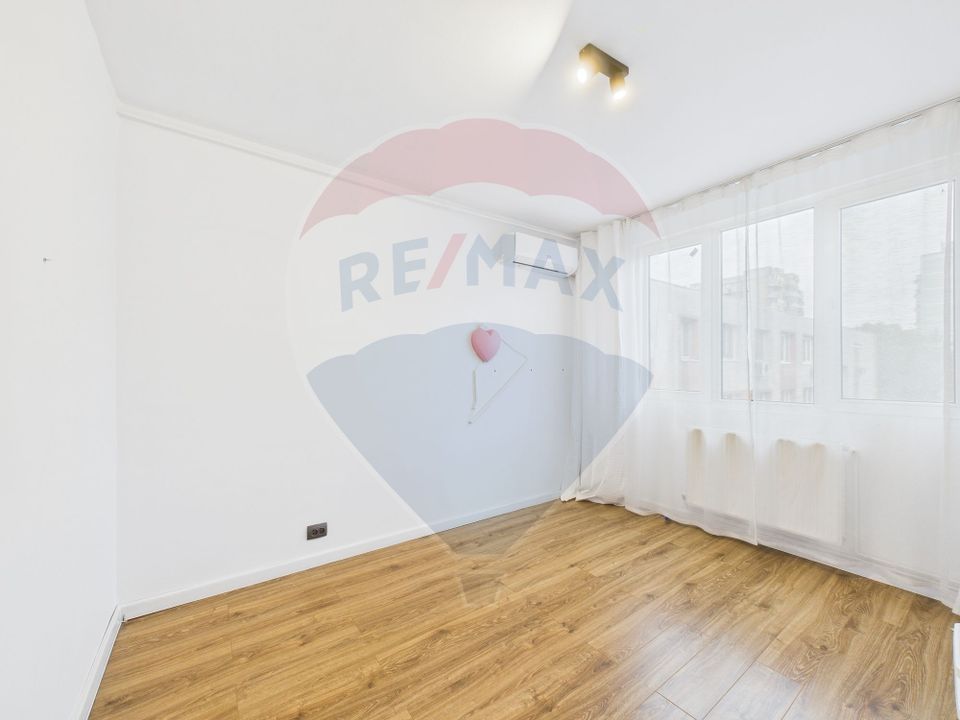 Apartament cu 4 camere de vânzare - Piata Rahova