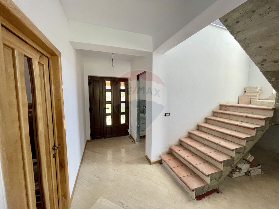 5 room House / Villa for sale