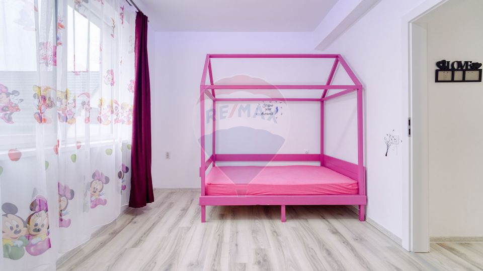 Casă spațioasă cu priveliște extraordinară, într-o Zonă Liniștită