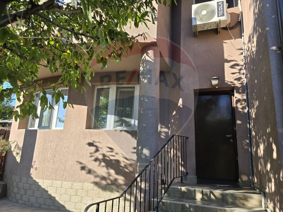 Casă / Vilă cu 5 camere de vânzare în zona George Enescu