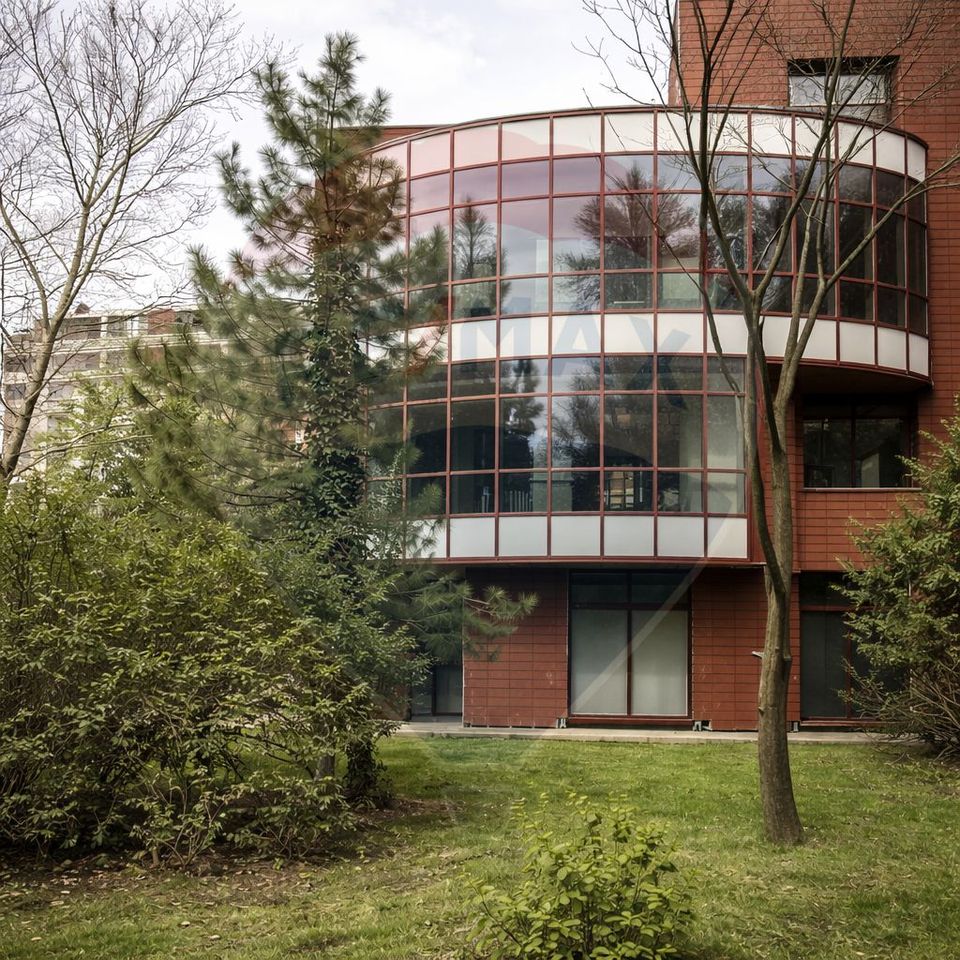 Building 2S+GF+3 Floors commercial space investment Stefan cel Mare