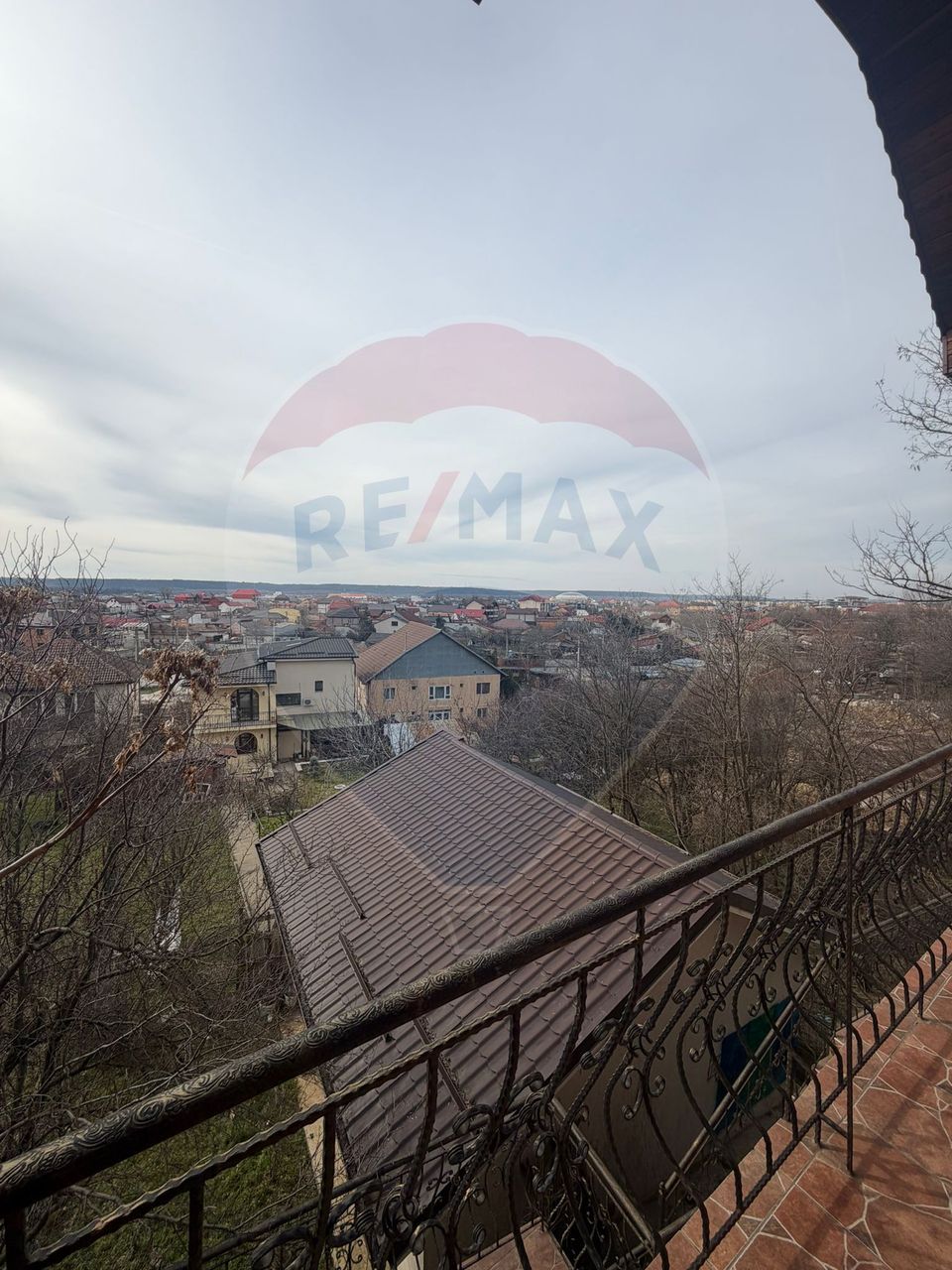 5 room House / Villa for sale, 1 Mai area