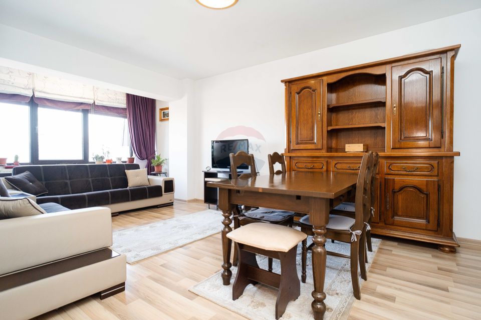 Apartament cu 3 camere de vânzare în zona Nicolina