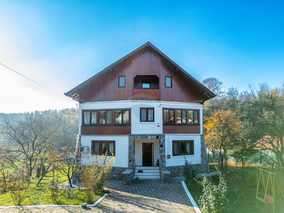 Casă 5 camere + demisol, teren 1560 mp / Filipestii de Padure