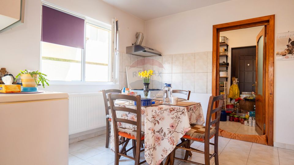 Vanzare vilă Bacu P+1+Pod, livadă, acces rapid A0/A1/Centură