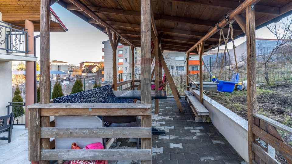 Casă cu 7 camere de vânzare în Dej