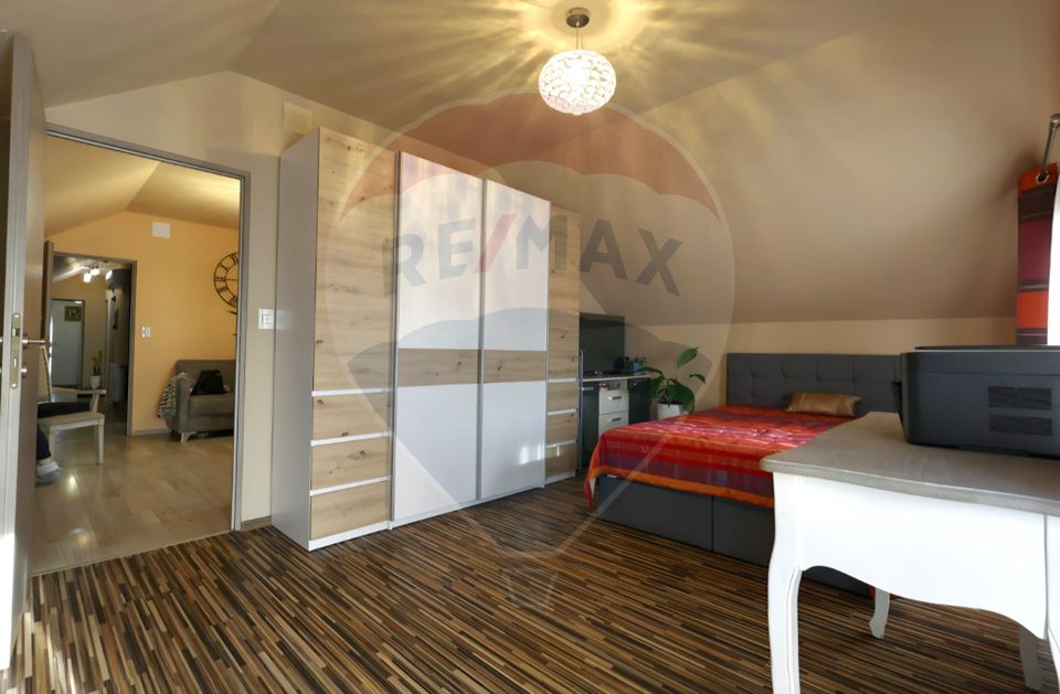 Apartament cu 3 camere de vânzare