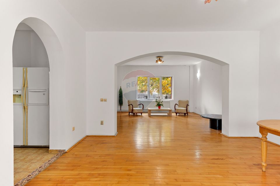 DE VANZARE  Vilă cu 14 camere PIPERA/VOLUNTARI/ROND OMV