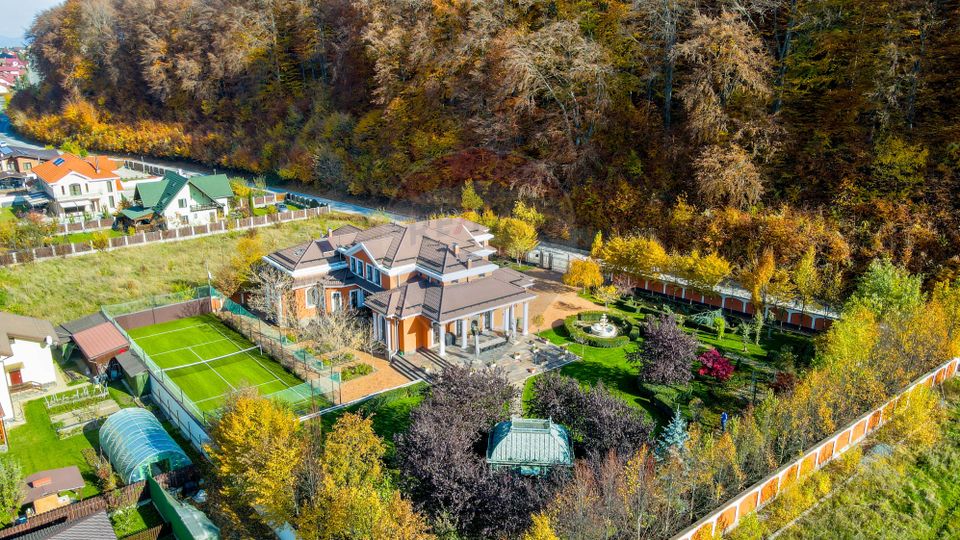 Bijuterie arhitecturală unică | teren de tenis | finisaje premium