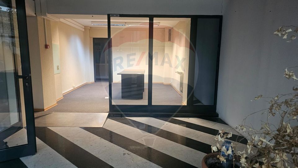 Hotel / Pensiune de vanzare în zona Barbu Vacarescu