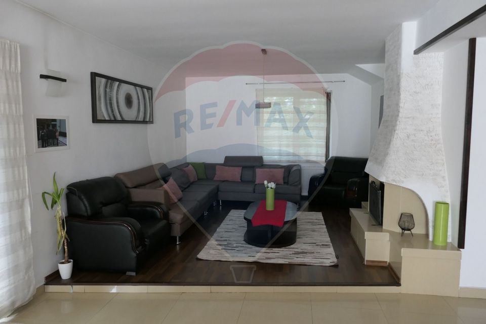 Vilă cu 10 camere de vânzare în zona Centrala