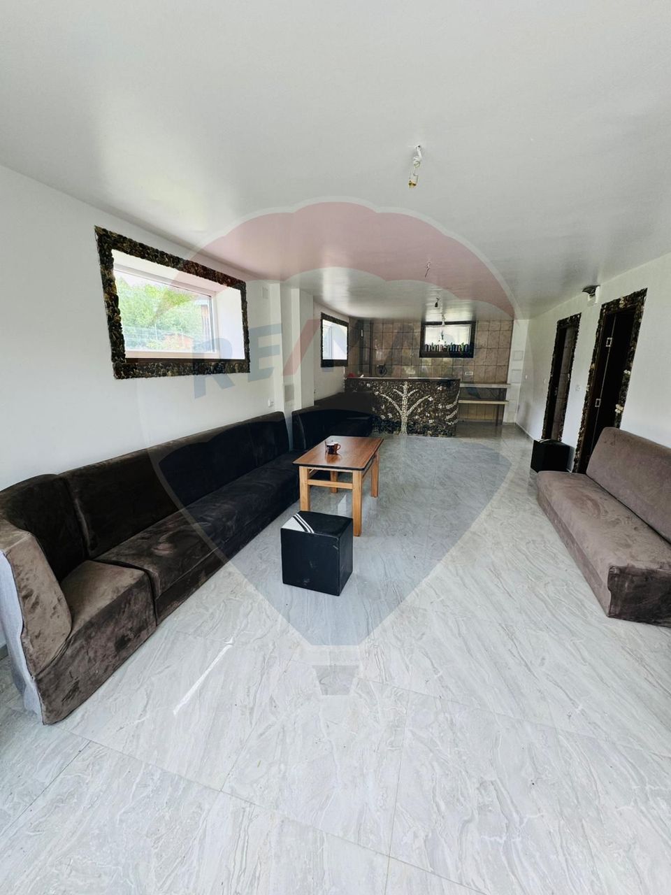 9 room Hotel / Pension for rent, Est area