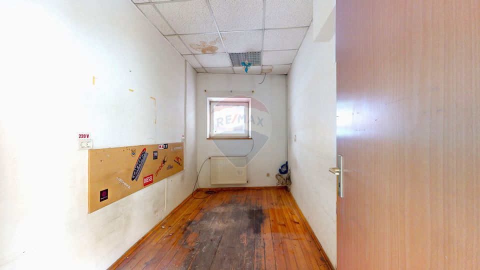 149sq.m Commercial Space for rent, Ultracentral area
