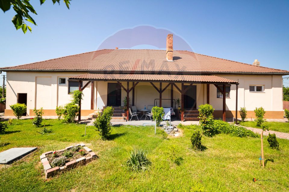 Casă cu 3 apartamente, piscină și 1000 mp teren, vânzare/schimb Turnu