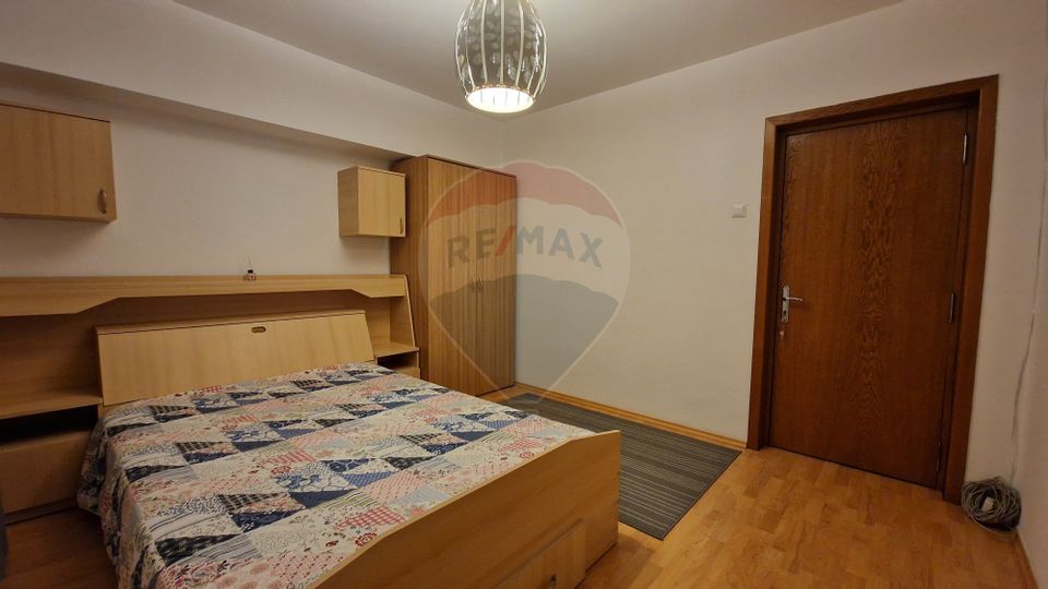 Apartament cu 3 camere de închiriat pe Calea Calarasilor