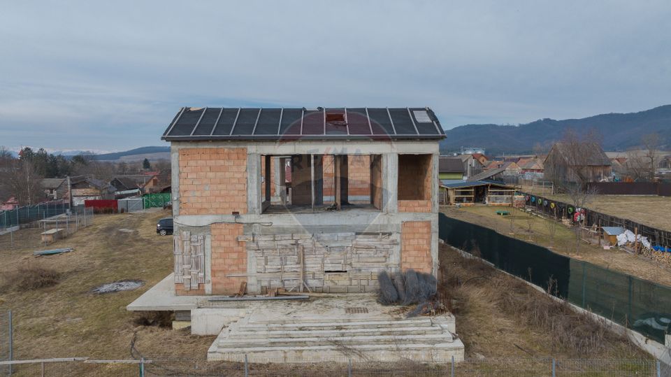 COMISION 0% Casă Individuala La Rosu cu teren de 4000 mp in Crizbav