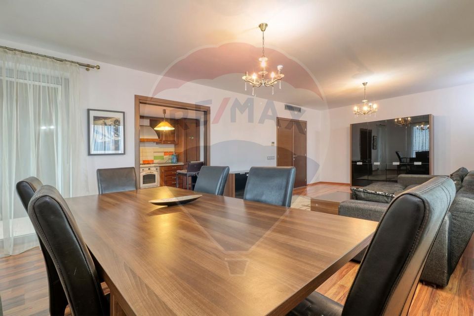 Apartament 3 camere de vanzare, Priveliste superba, Asmita, parcare