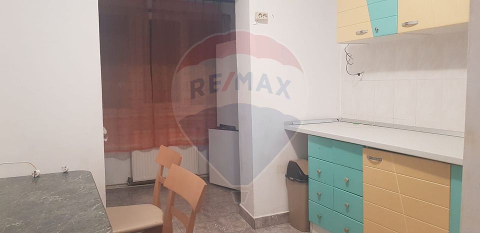 Apartament cu 3 camere de închiriat pe strada Marasesti