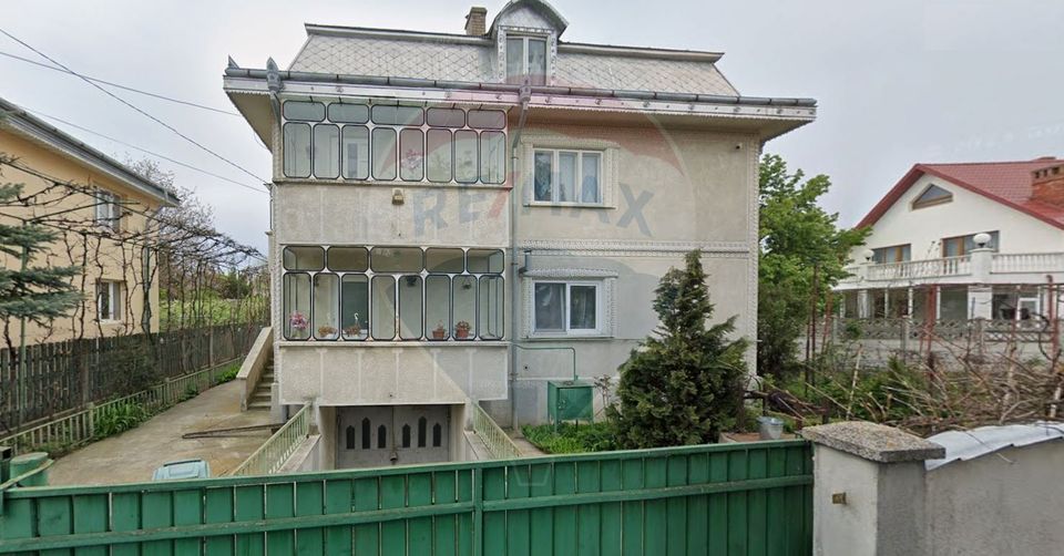 Villa with 7 rooms for sale in the Central area of Aleea Grivitei