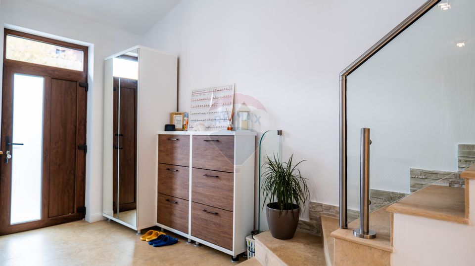 Vanzare - vilă 4 camere de complet mobilata, str. Caisului - Dobroesti