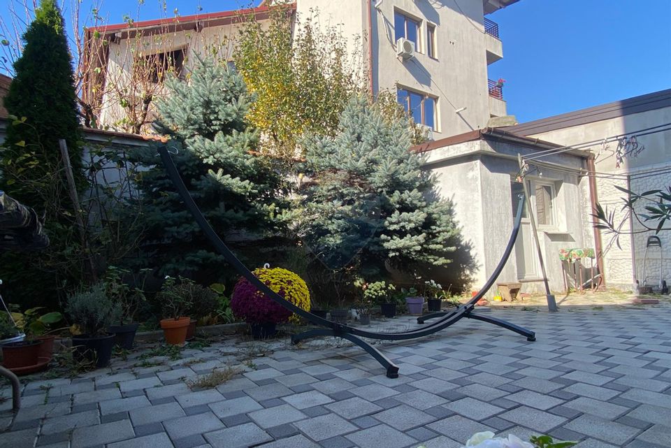 Special 3-room apartment, detached, for sale, 100sqm own courtyard