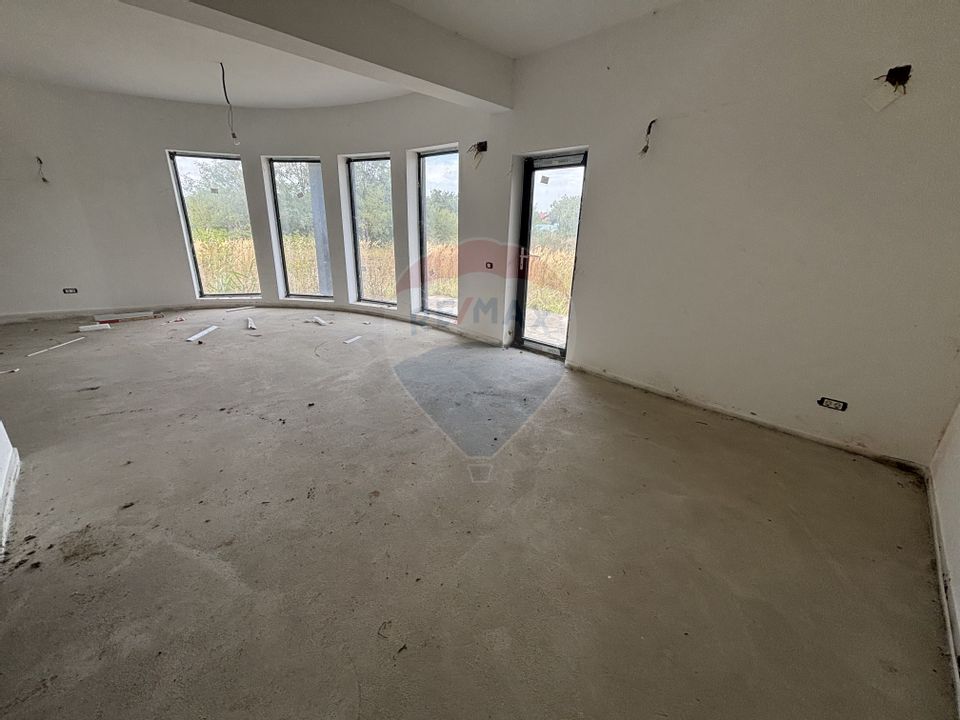 8 room House / Villa for sale