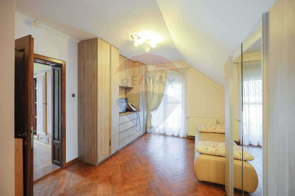 Casă 5 camere cu garaj, 230 mp utili, teren 503 mp, Nufărul, Oradea