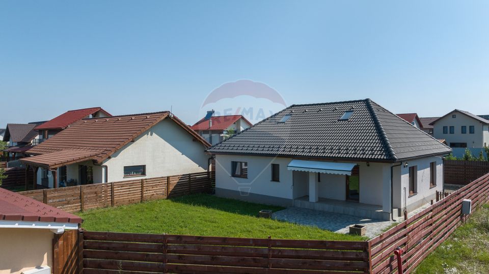 Refugiul tău de lângă Brașov – Casă P+M în cartierul Izvor, Tralungeni