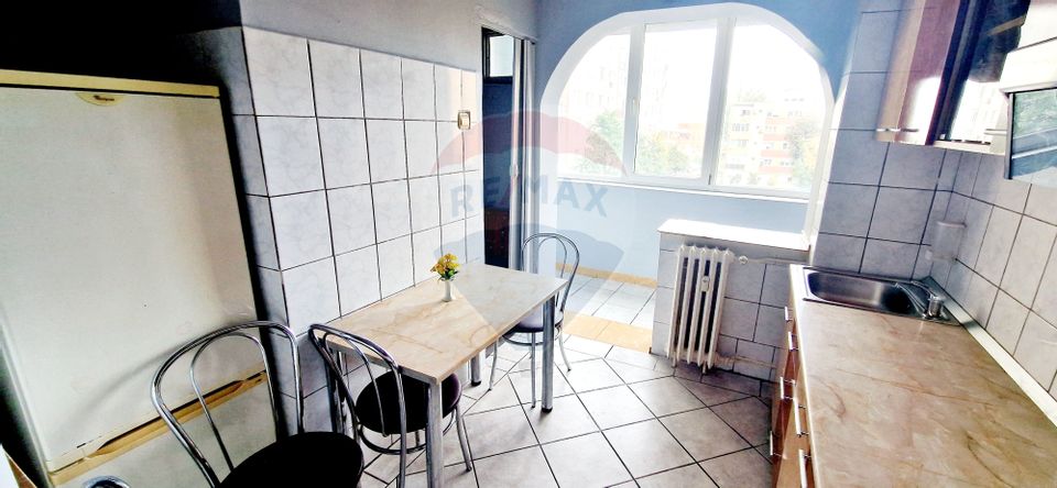 Apartament cu 3 camere de închiriat în zona Aurel Vlaicu