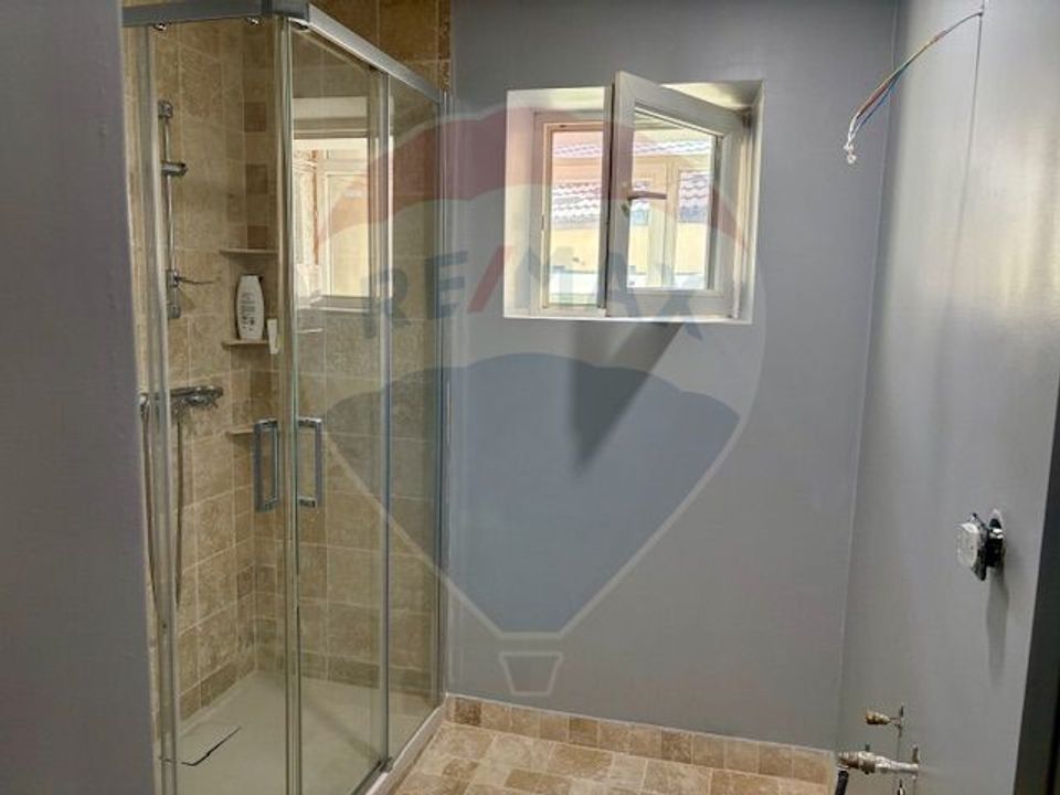 Apartament cu 3 camere de vânzare în zona Est