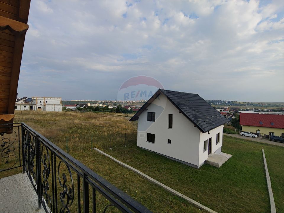 Casă / Vilă individuală cu 560 mp teren, de vânzare în Scheia, Suceava