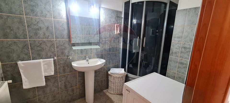 Apartament cu 3 camere de vânzare în zona Straulesti