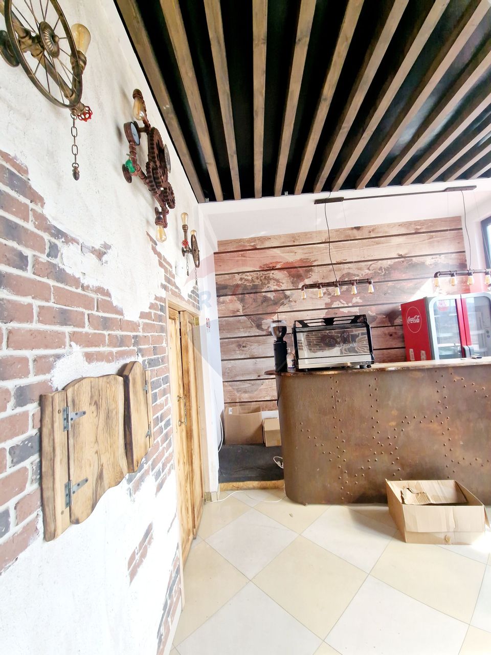 100sq.m Commercial Space for rent, 1 Mai area