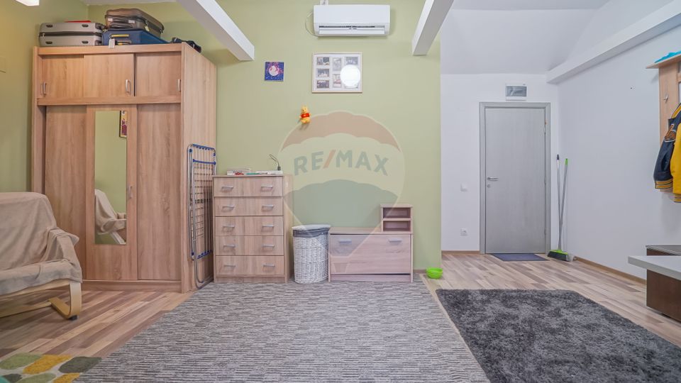 Casa multifunctionala, locuinta si destinatie comerciala Scriitorilor