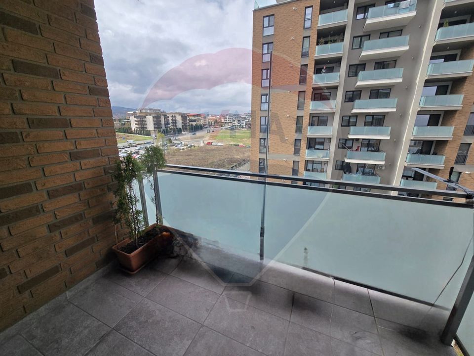 Apartament cu 3 camere de închiriat în zona Buna Ziua