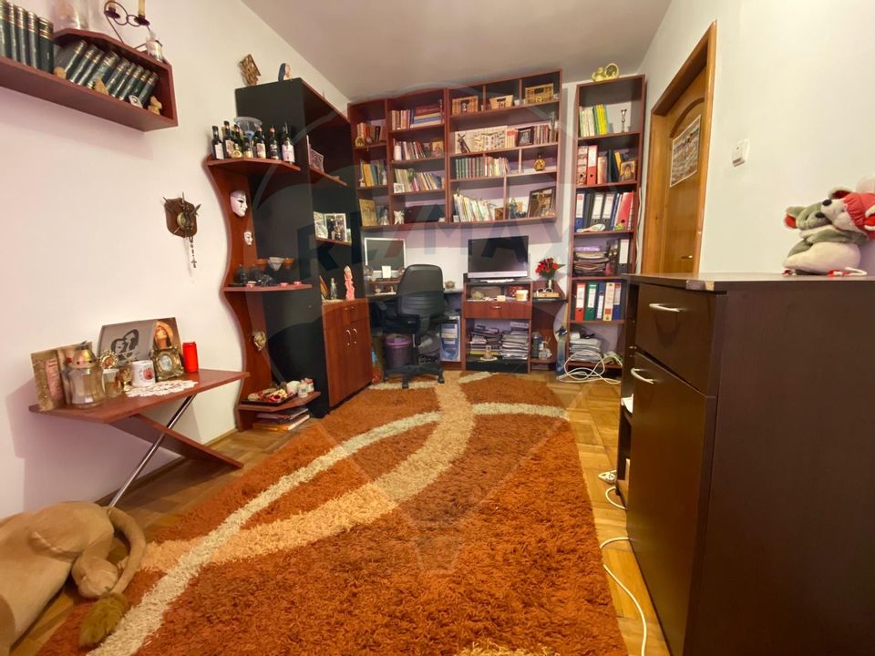 Apartament cu 4 camere de vânzare în zona Micro 4 Targoviste