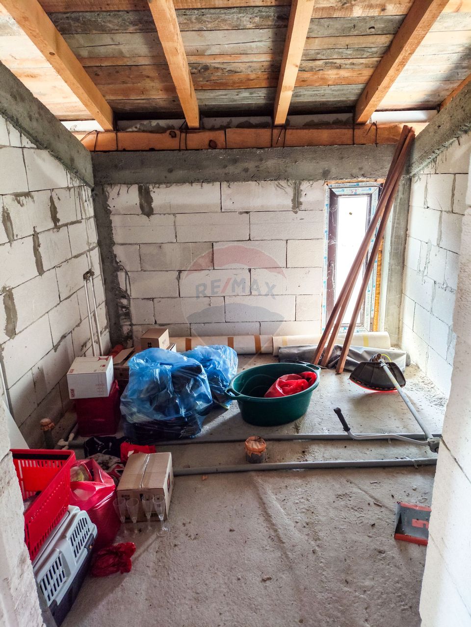 Casă / Vilă cu 4 camere de vânzare /zona Baltag