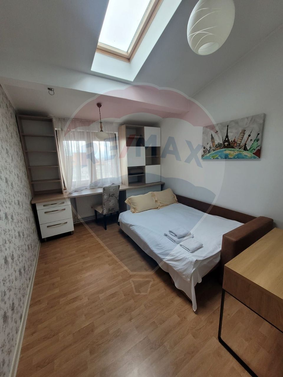 Apartament cu 5 camere de închiriat în zona Vasile Aaron